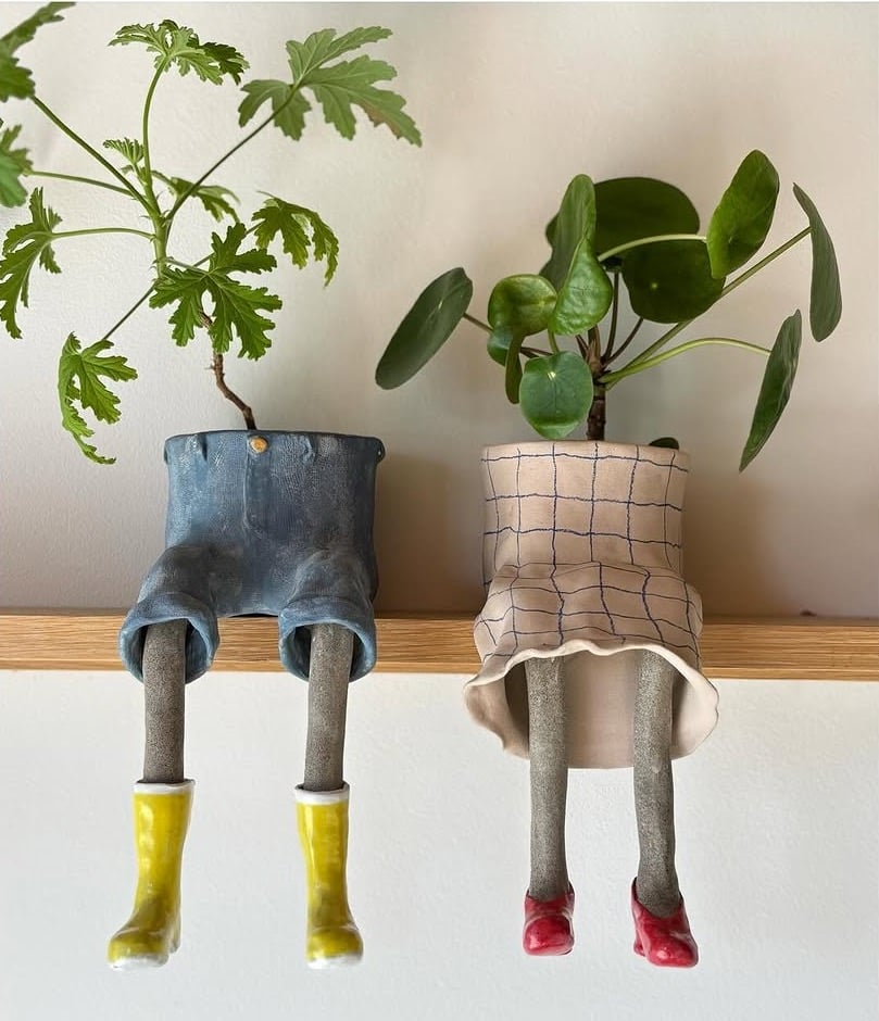 🎃 Limited Halloween Sale 👻 The Hanging Legs Family™ Whimsical Hanging Legs Planter – Spooky & Adorable Home Decor