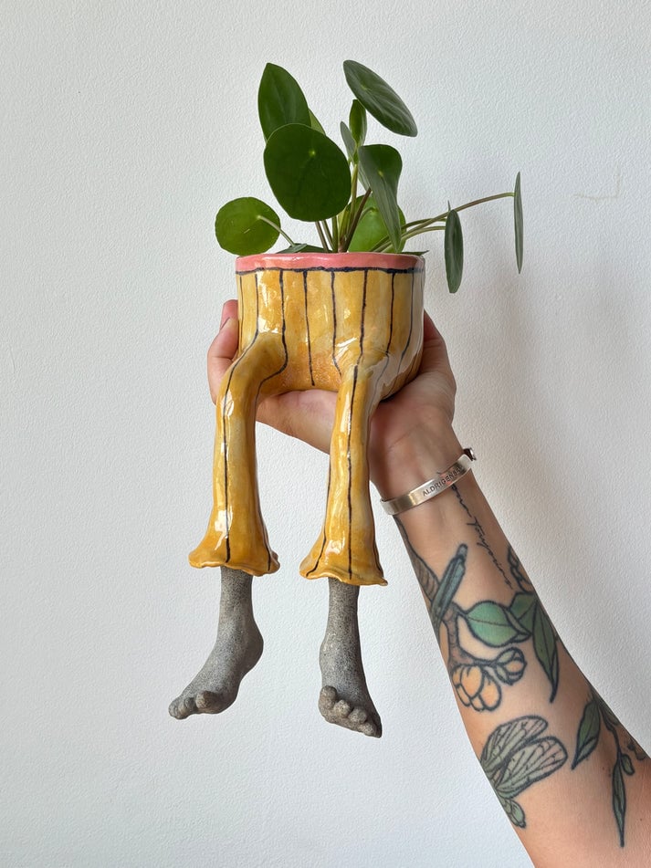 🎃 Limited Halloween Sale 👻 The Hanging Legs Family™ Whimsical Hanging Legs Planter – Spooky & Adorable Home Decor