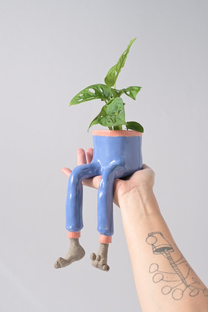 🎃 Limited Halloween Sale 👻 The Hanging Legs Family™ Whimsical Hanging Legs Planter – Spooky & Adorable Home Decor
