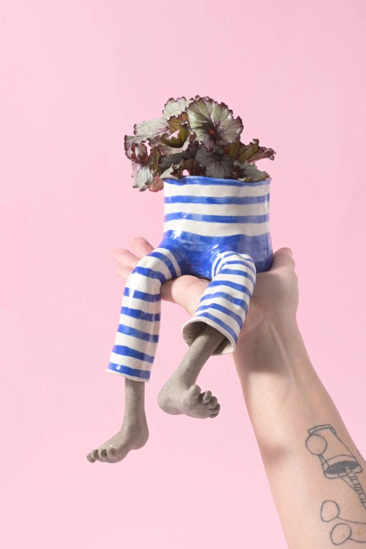 🎃 Limited Halloween Sale 👻 The Hanging Legs Family™ Whimsical Hanging Legs Planter – Spooky & Adorable Home Decor